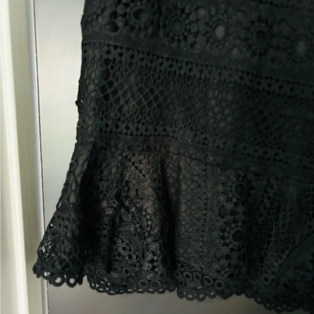 cupcakes & cashmere Black Sleeveless Peplum Blouse - Picture 6 of 8